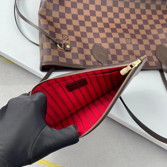 Louis Vuitton crossbody bag, shopping bag - Picture 8 of 8